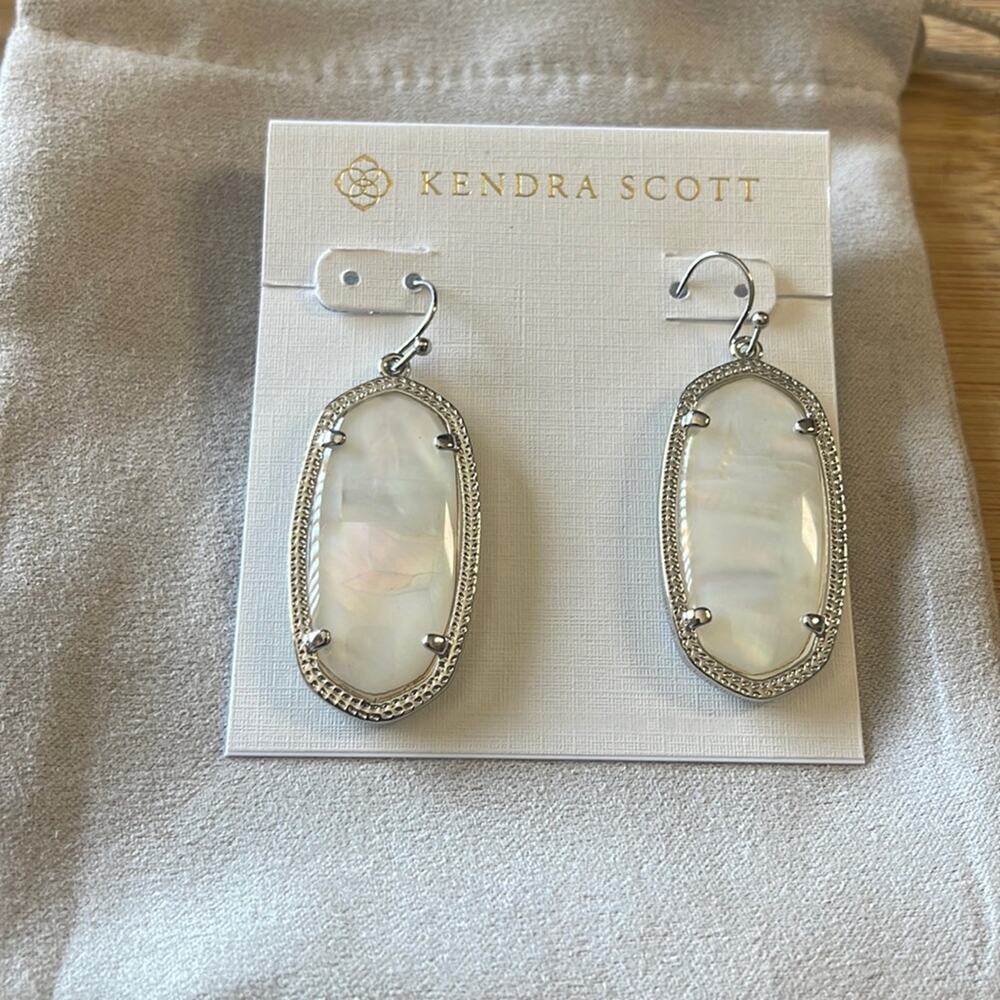 Kendra‎ Scott earrings
